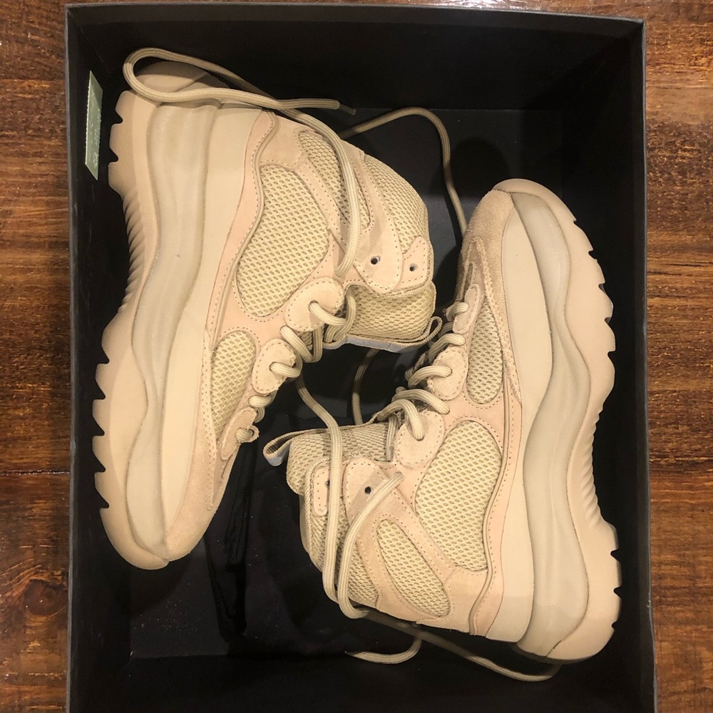 Never worn- Yeezy- taupe thick suede desert boot